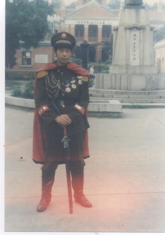 1989郑学功于武汉.jpg