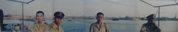 1990年夏天青岛市小港码头全景图留影.jpg